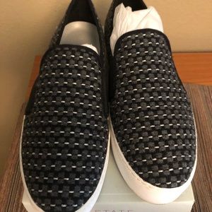 1.State Waylan slip on sneaker